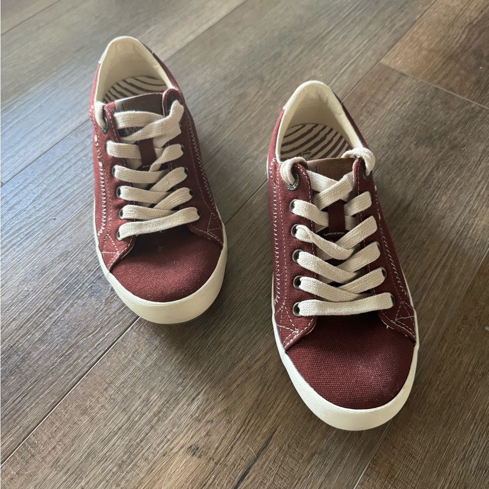 Taos Sunburst Sneaker in Burgundy. Never worn, size 7